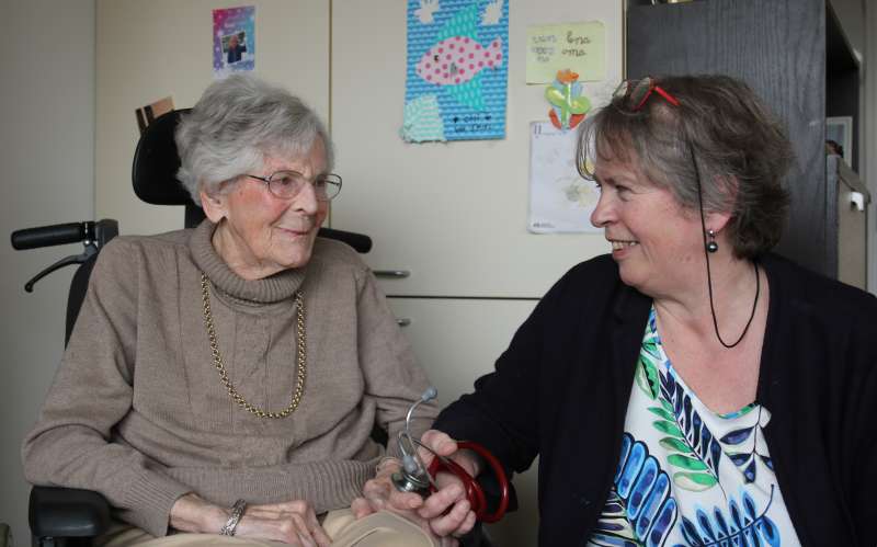  Eerste geneeskundige Pety van der Vliet maakt de ouderenzorg beter